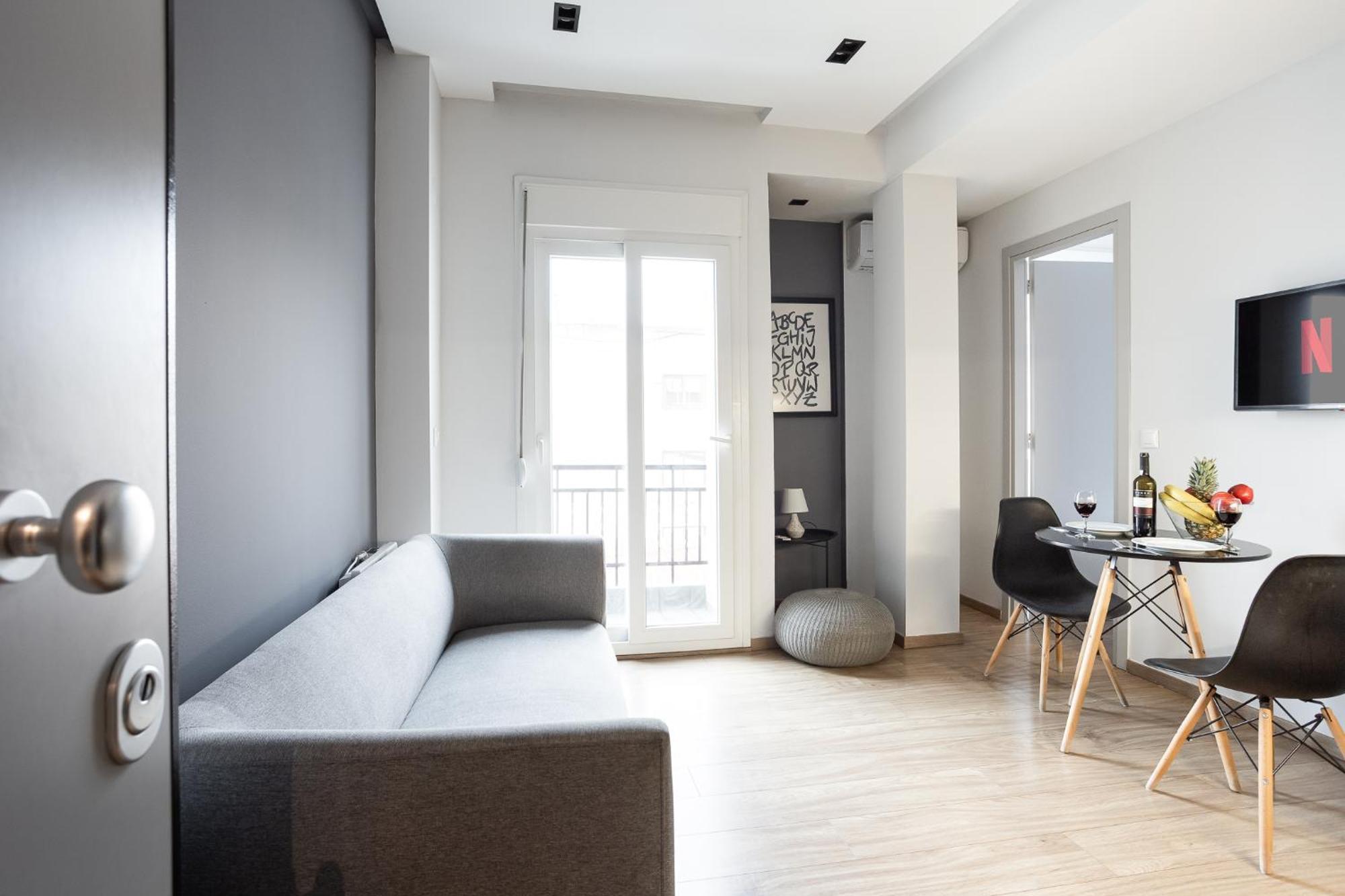 1 Apartment *